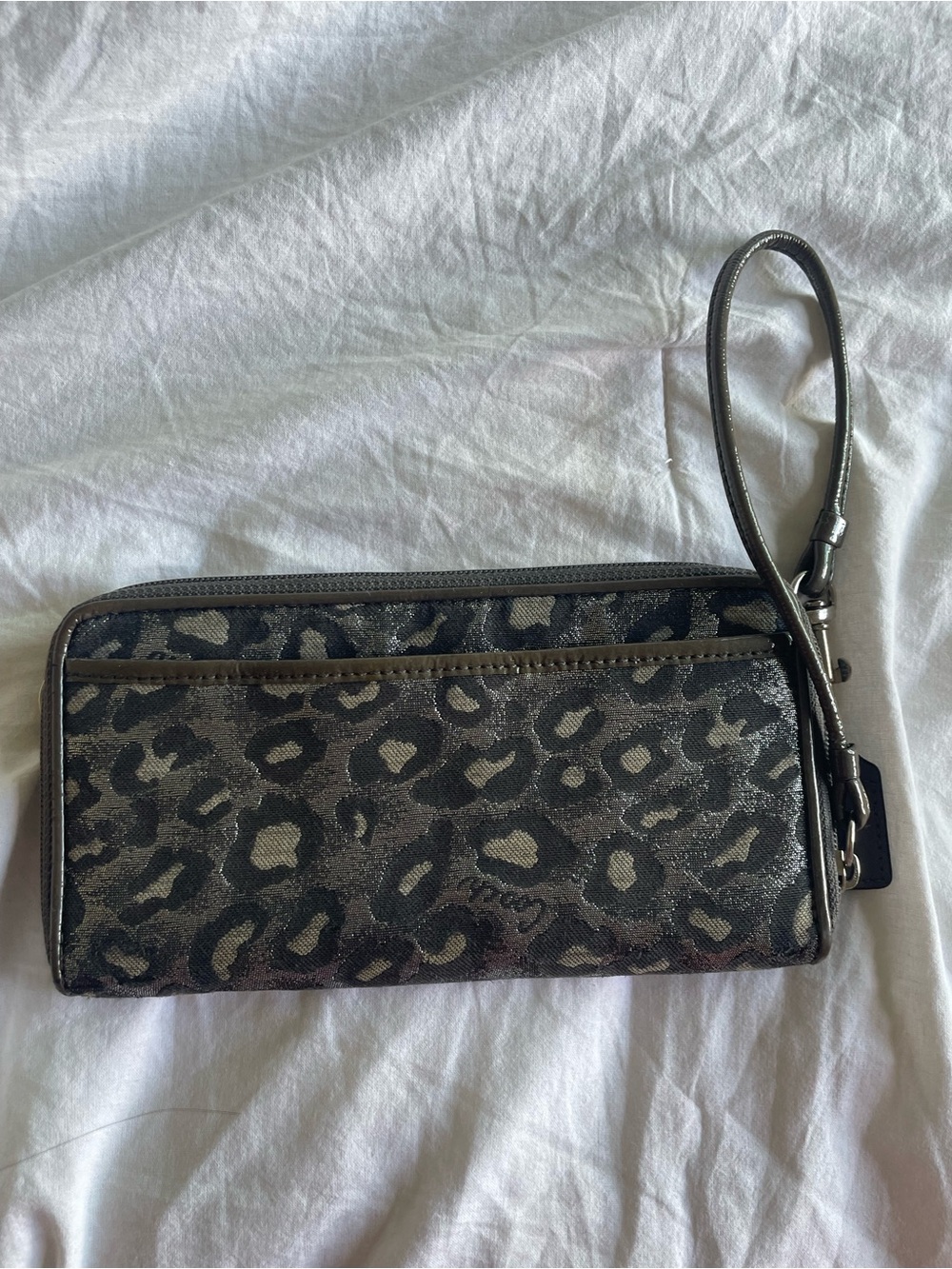 Vintage Y2K Coach Shimmery Metallic Gray & Black Ocelot Print Zip Around Wallet - Picture 9 of 9